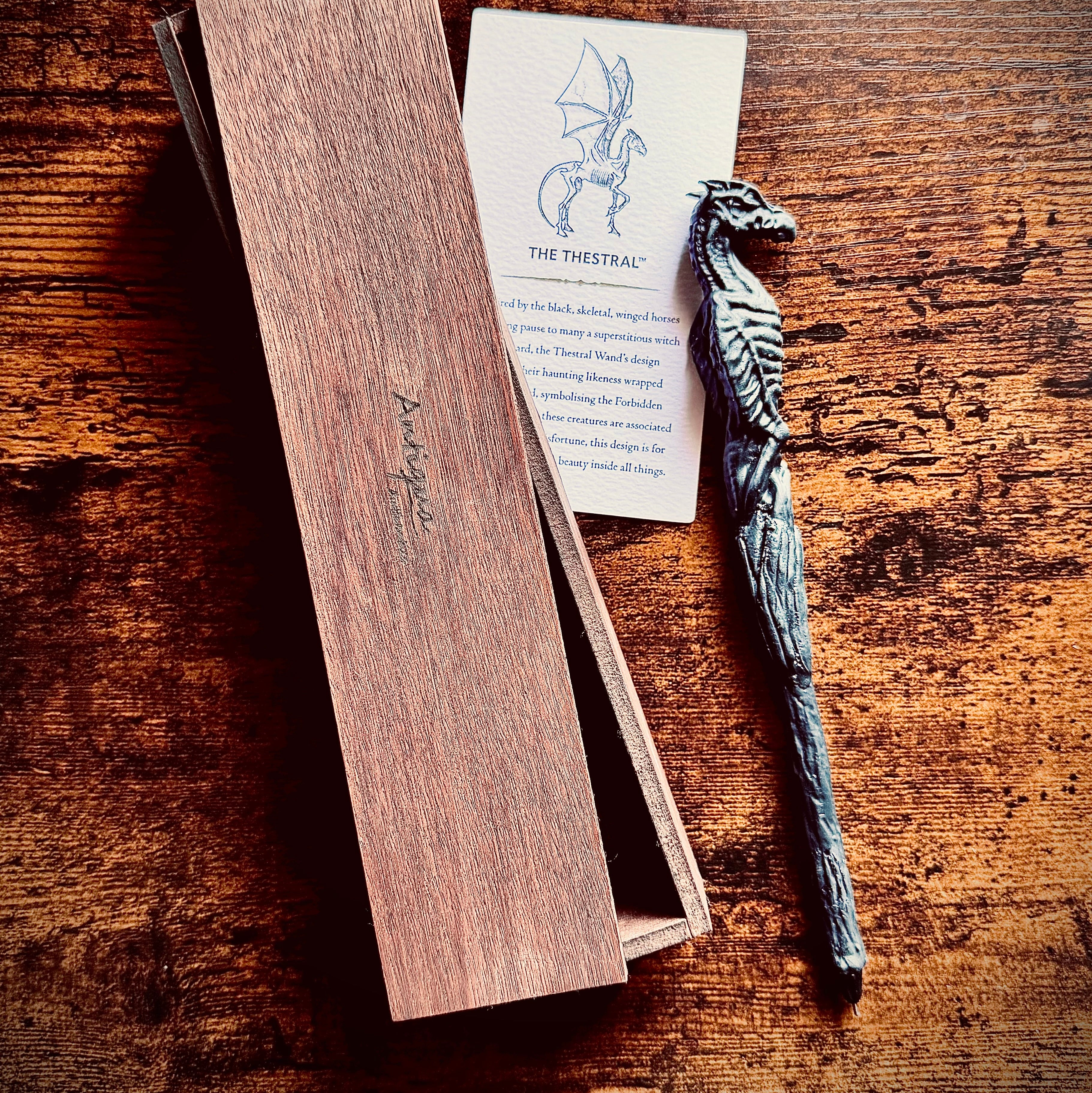 Bolígrafo varita Thestral