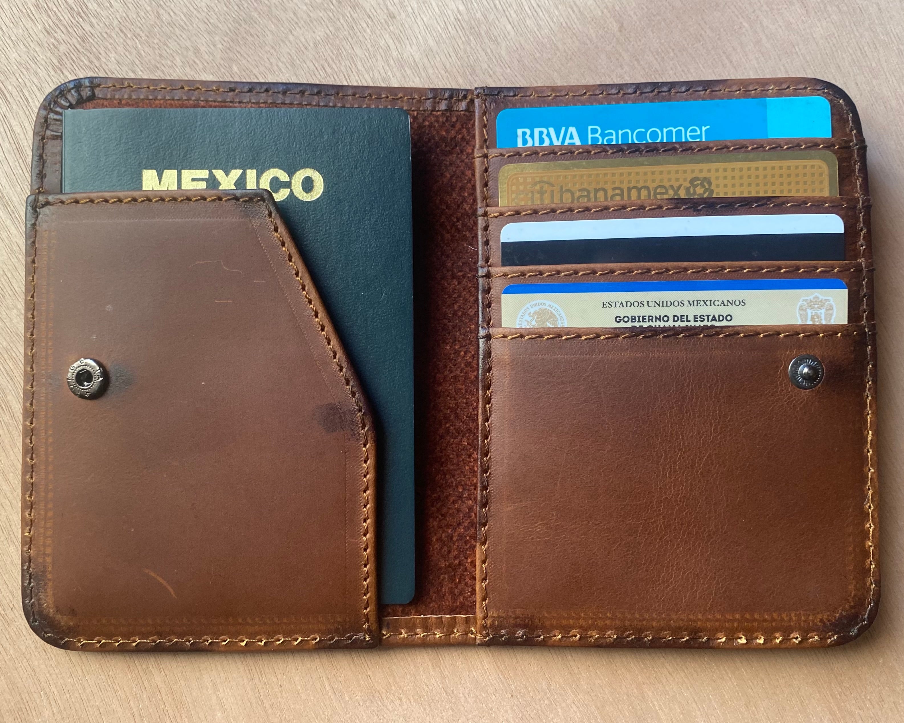 Porta Pasaporte Vino