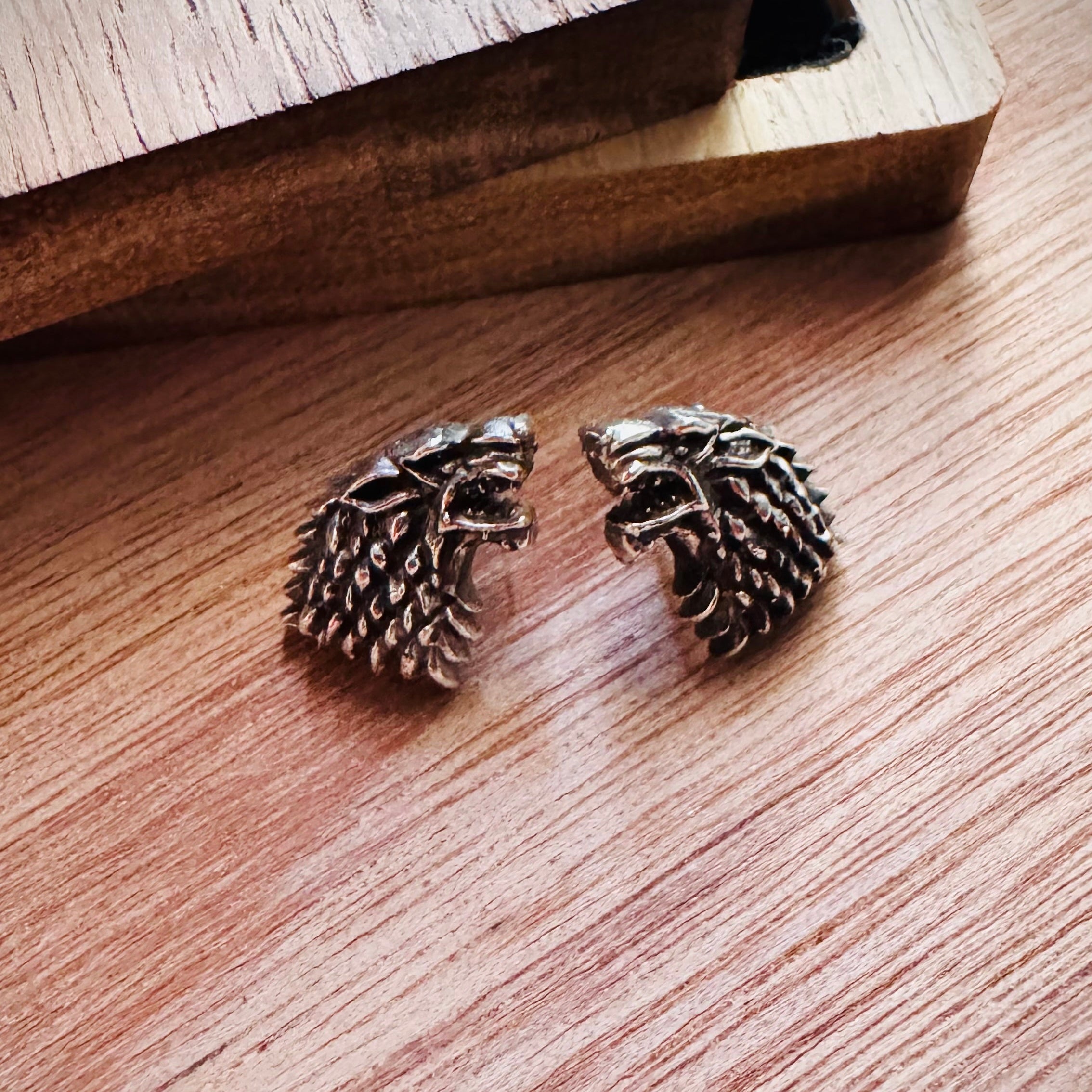 Aretes Casa Stark, Game of Thrones, plata