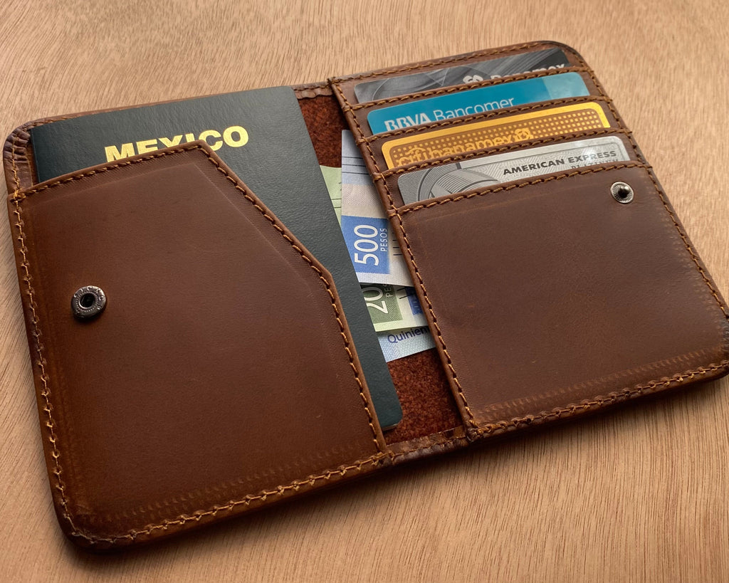 Porta Pasaporte Vino