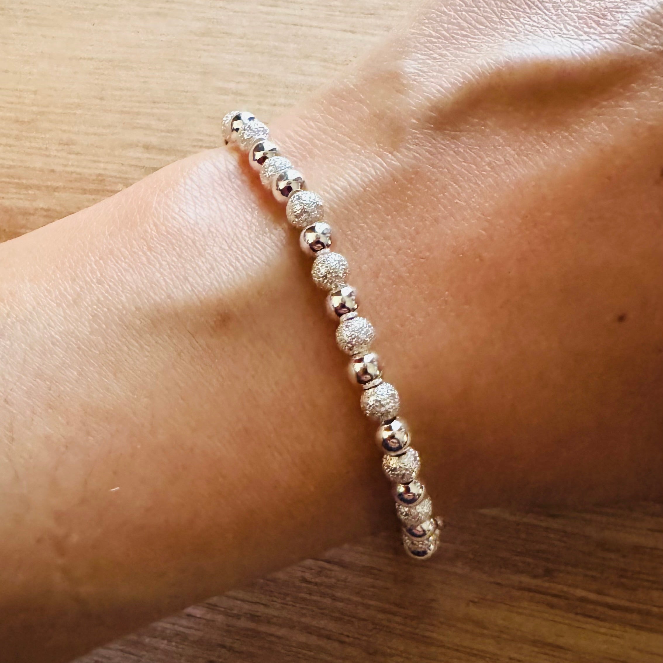 Pulsera de Bolitas 4mm con textura, 19cm plata 0.925