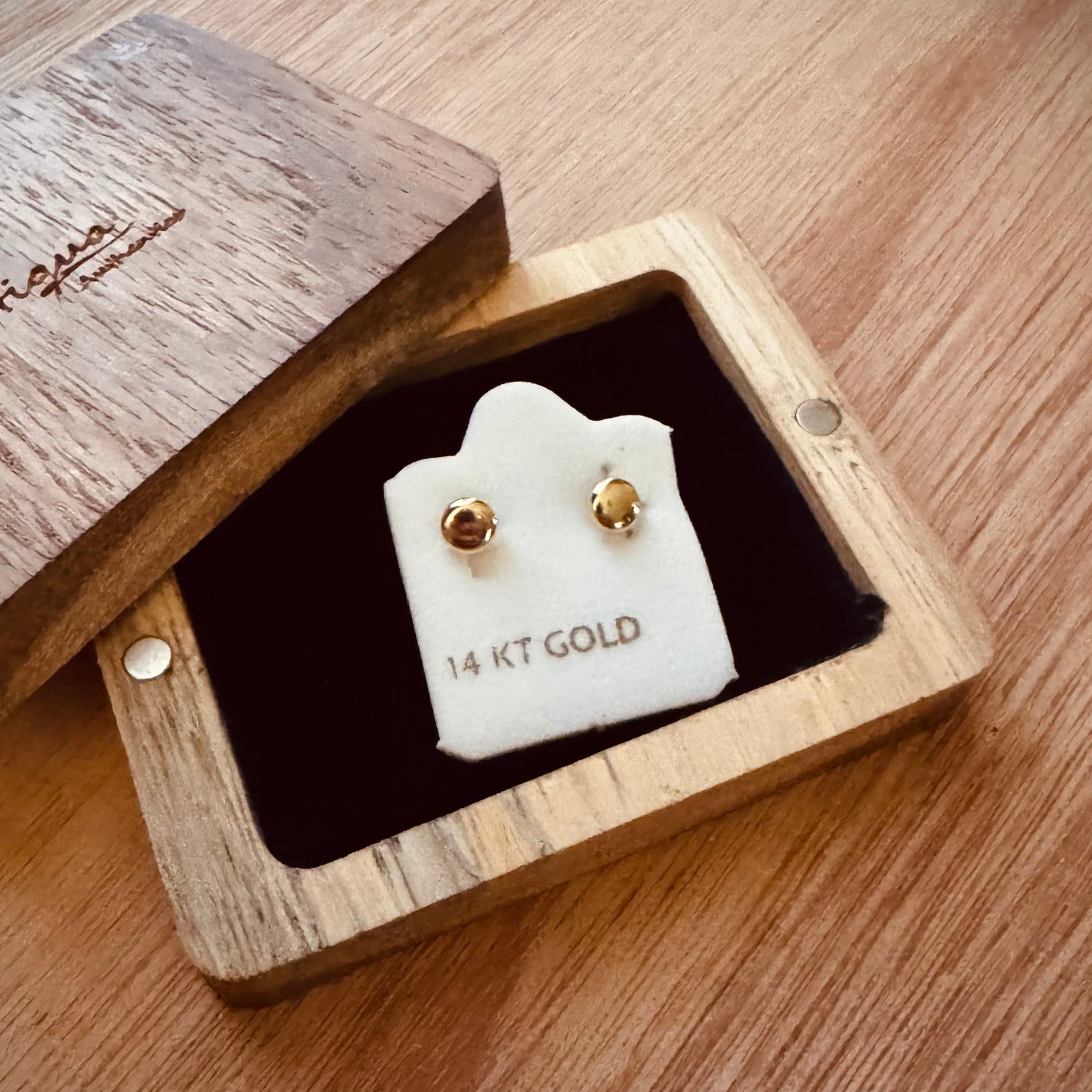 Broquel Globo Plano Oro 14k