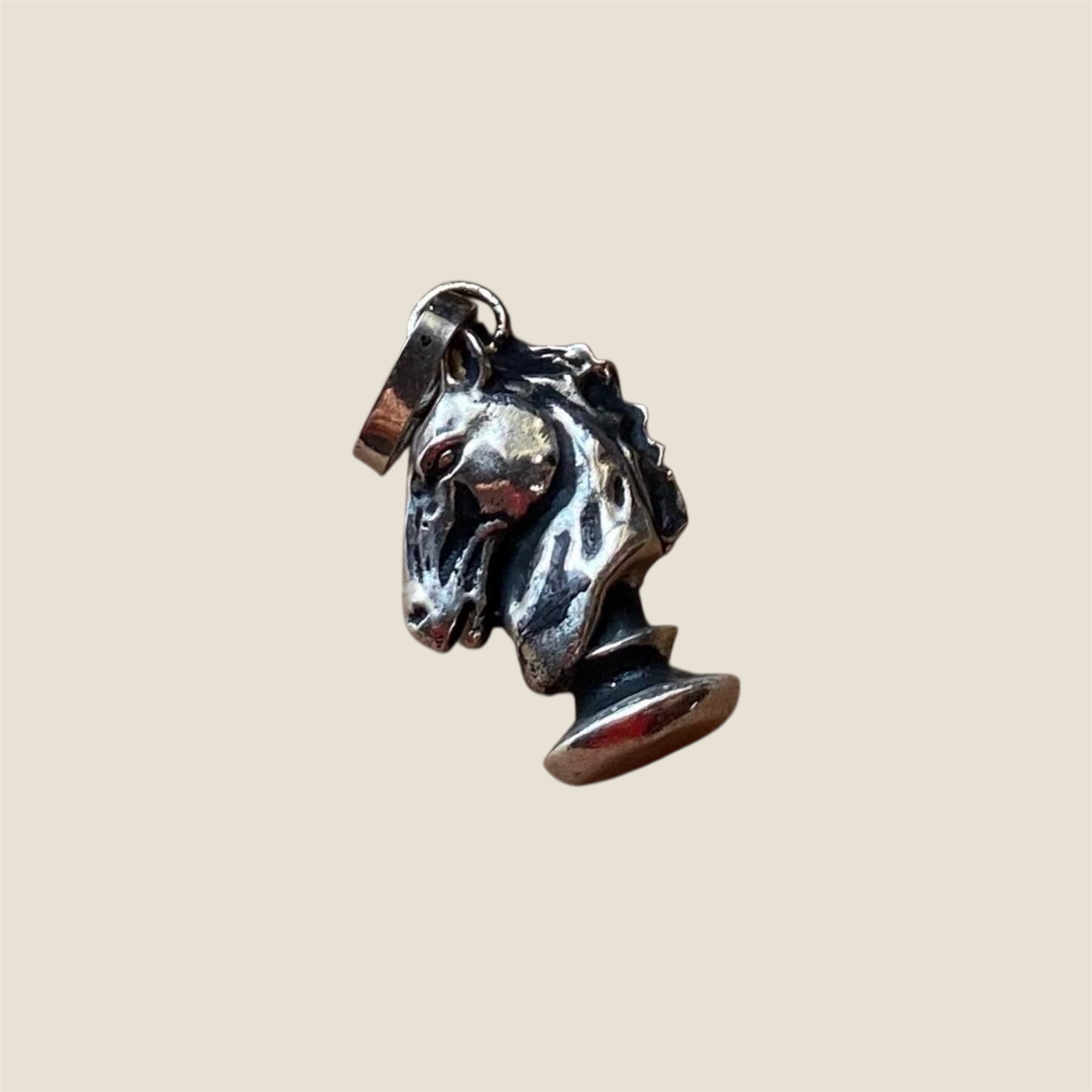 Dije Caballito de Ajedrez en plata