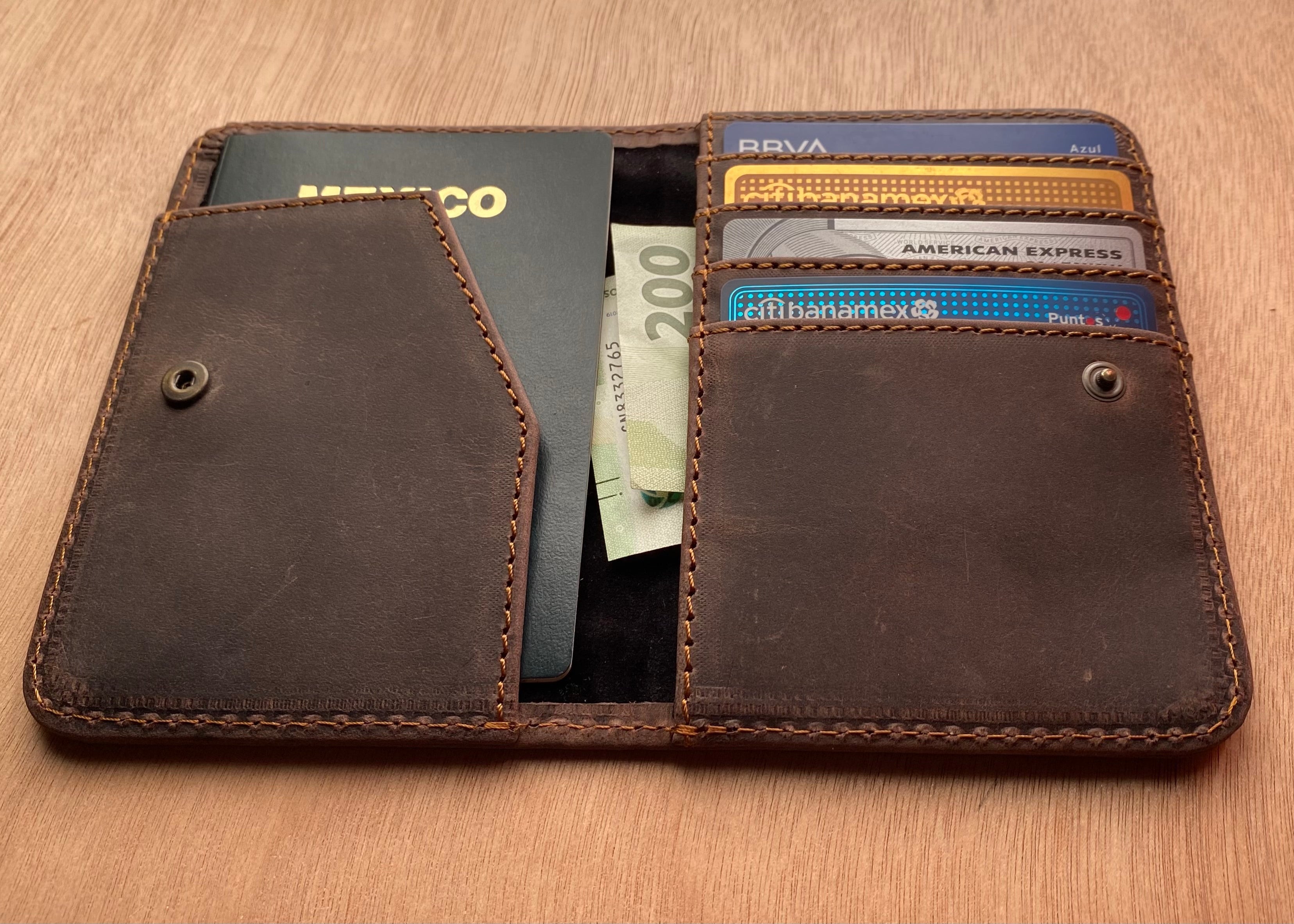 Porta Pasaporte Chocolate