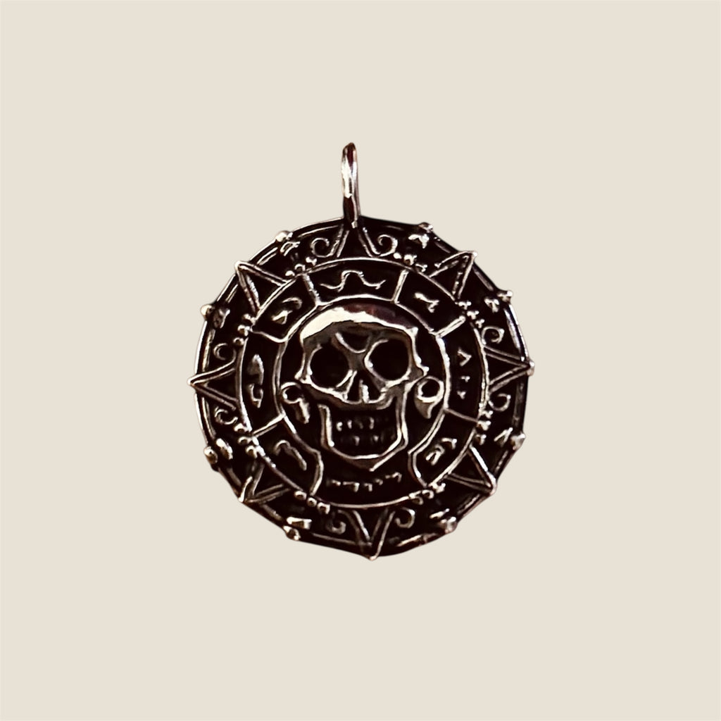Medallón Piratas del Caribe plata