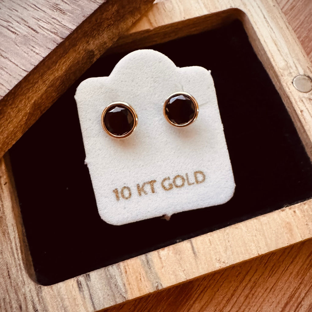 Bisel oro 10k con Ónix