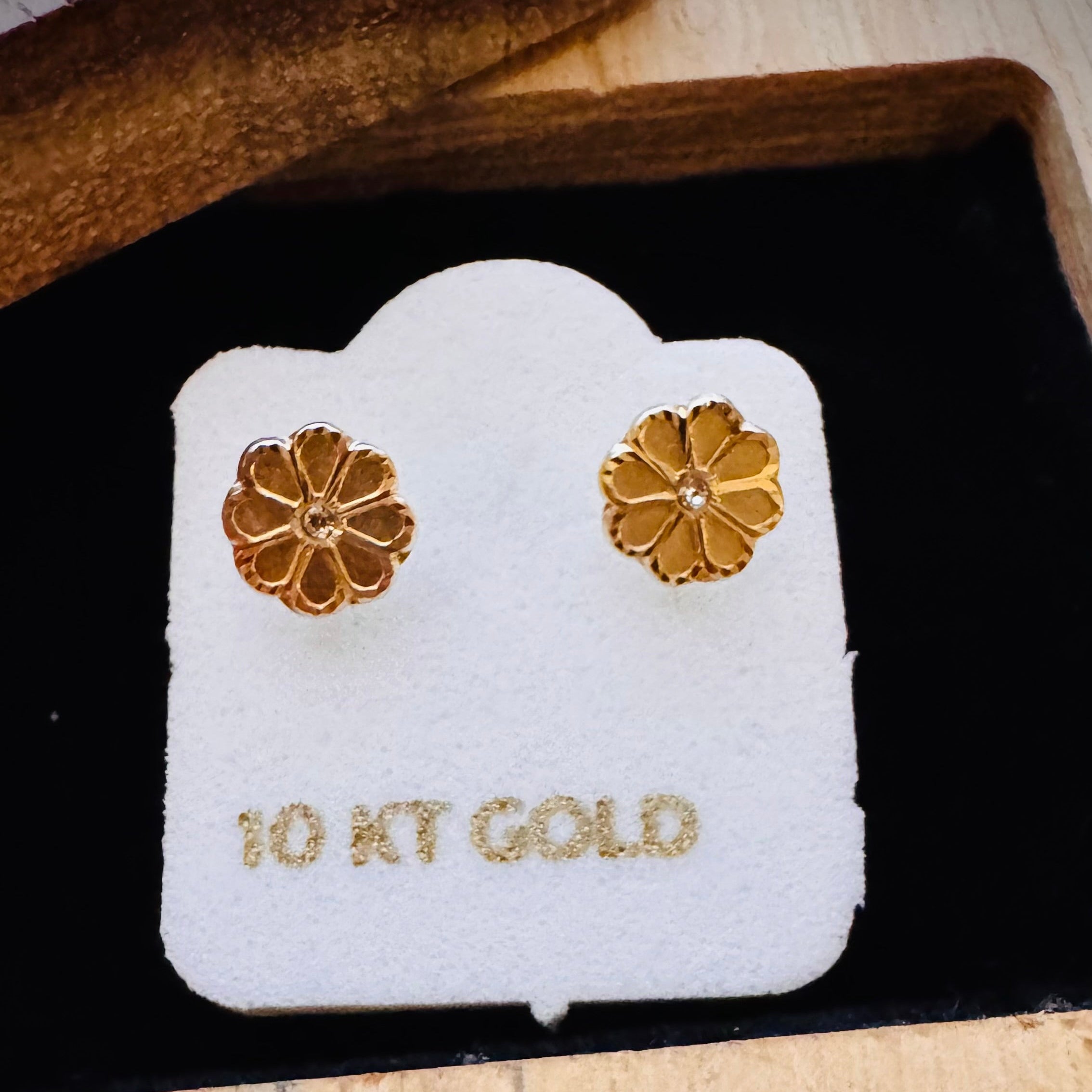 Broquel Flor Oro 10k  7mm