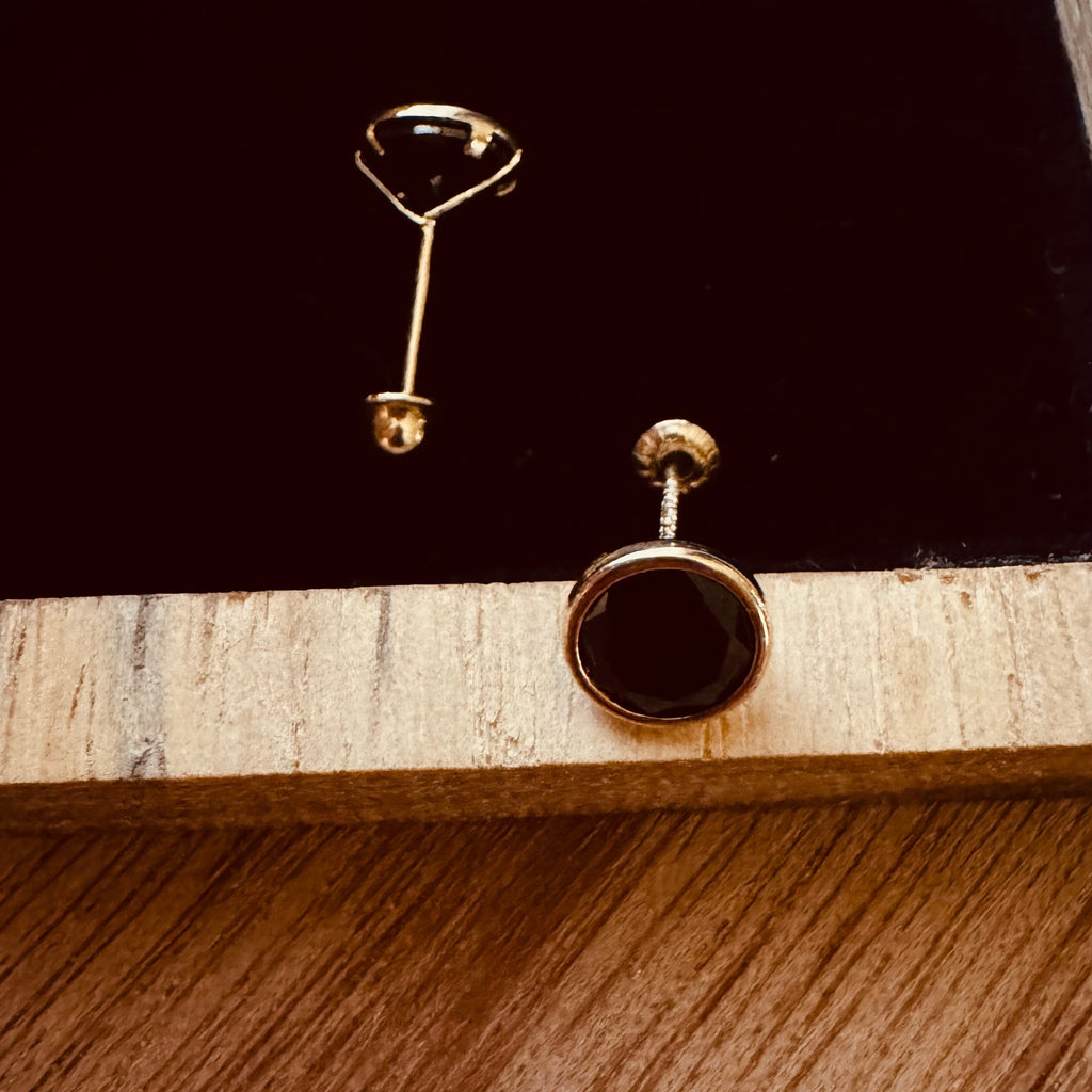 Bisel oro 10k con Ónix